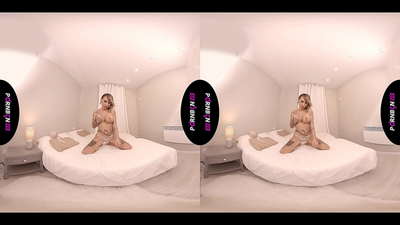 PORNBCN VR Matura milf spagnola si masturba e succhia il tuo cazzo in POV mentre fuma e si masturba con le gambe